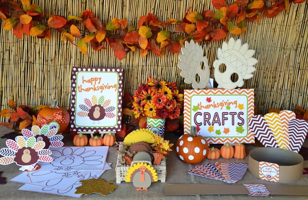 Thanksgiving Craft Activities (Credit: hellowonderful)