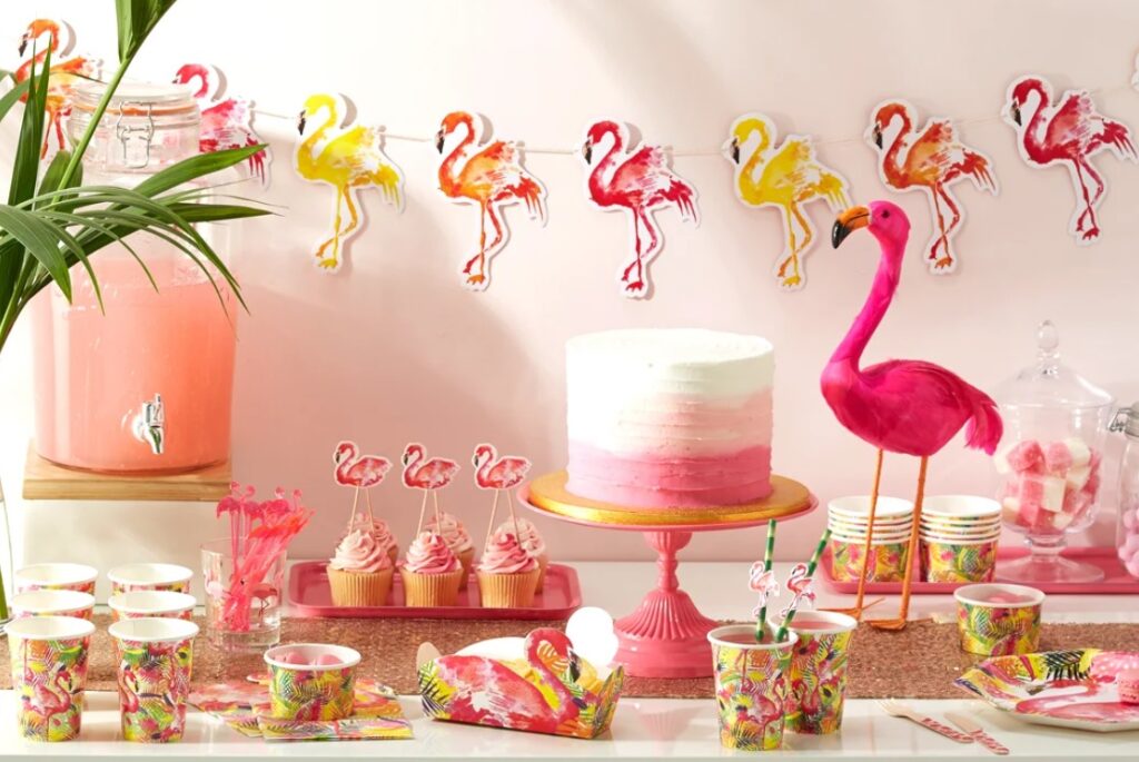 Tropical Party Cakes (Credit: Venuelook)