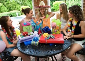 13th Birthday Party Activities (Credit: thedollarstretcher)