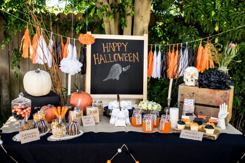Halloween Party Decorations (Credit: Huffington Post)