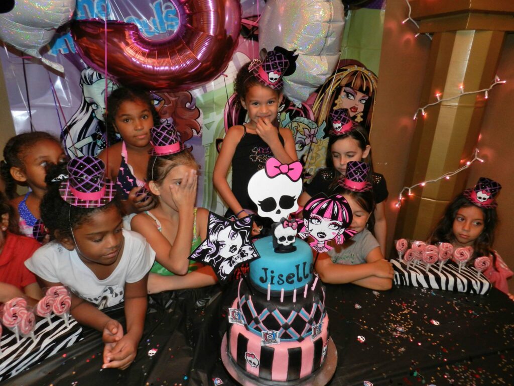 Monster High Party Activities Sandy Party Decorations