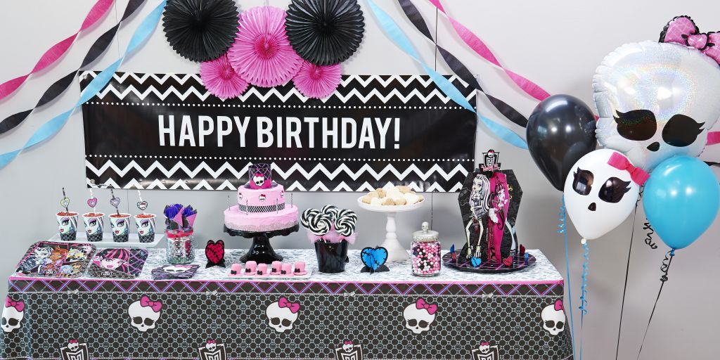 Monster High Party Decorations (Credit: Birthday Express)