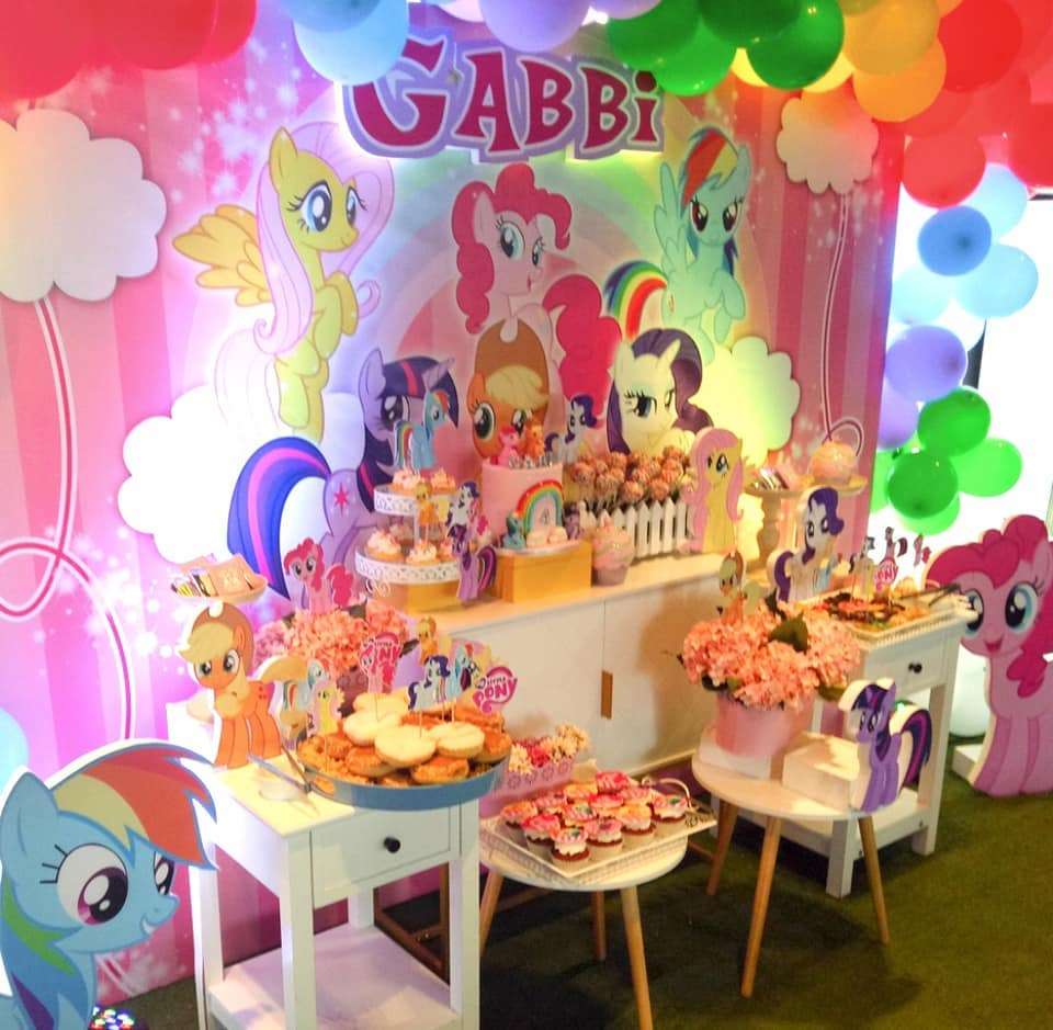 My Little Pony Party Decorations (Credit: Catch My Party)