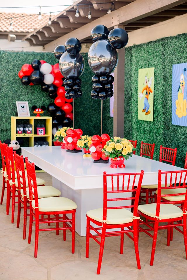 Party Decorations Ideas (Credit : prettymyparty)