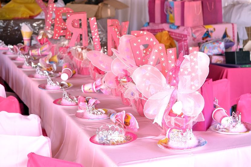 Pink Party Table Decorations (Credit: Baby Couture)