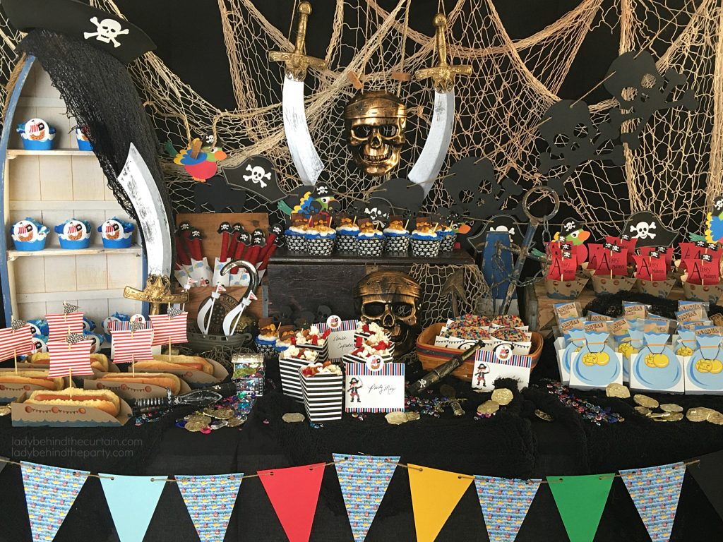 Pirate Party Dessert Table (Credit: ladybehindthecurtain)