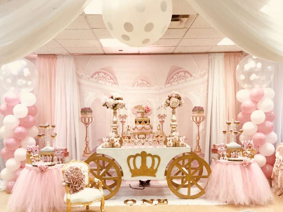 Princess Birthday Party Decorations (Credit: Catch My Party)