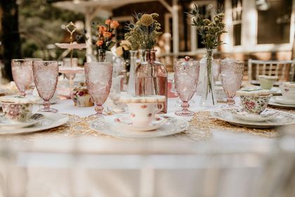 Table Decor Ideas (Credit : thespruce)
