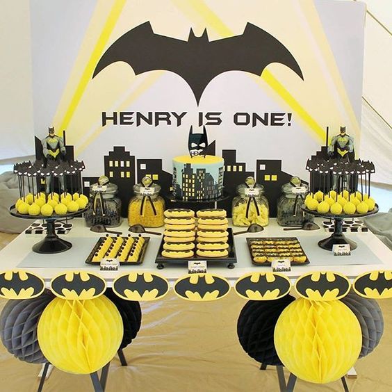 Batman Party Decoration (Credit: Pretty My Party)