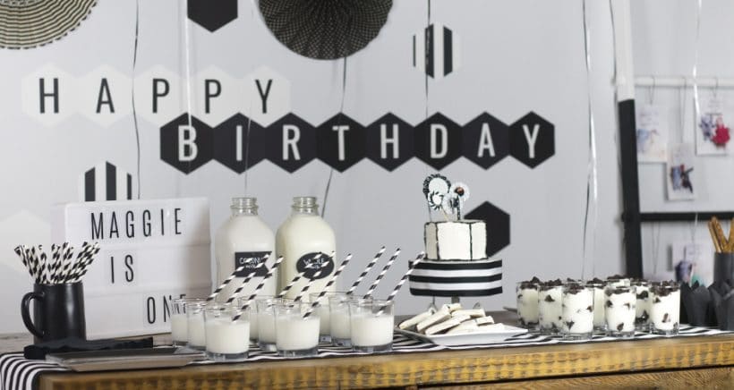 Black and White Party Table Setting (Credit: acraftedpassion)