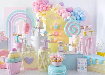 Candyland Birthday Party Decoration (Credit: catchmyparty)