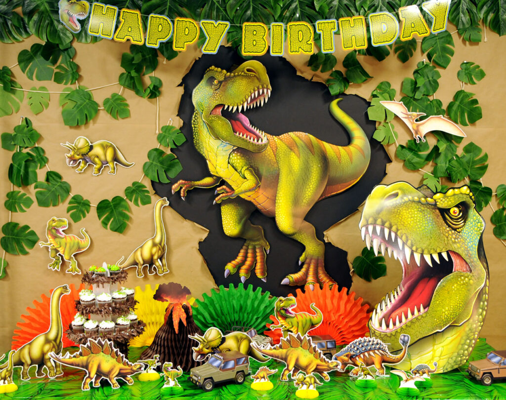 Dinosaur Party Decoration (Credit: partywithbeistle)