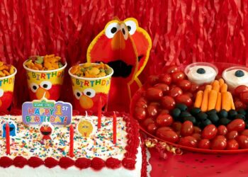 Elmo Birthday Cakes (Credit: Uniqueideas)