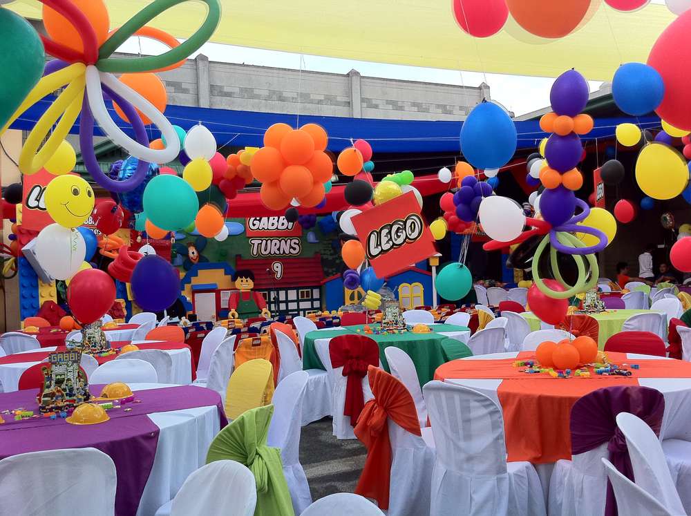 LEGO Birthday Party Decoration Ideas (Credit: Catch My Party)