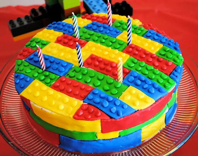Lego Block Birthday Cakes (Credit: crazylittleprojects)