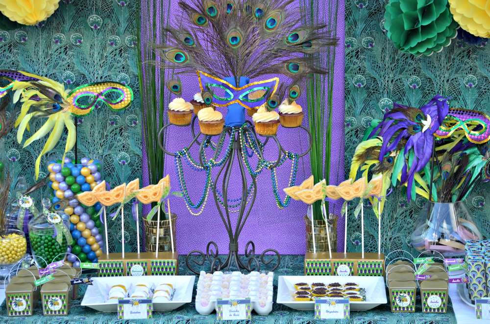 Mardi Gras Party Decoration (Credit: catchmyparty)