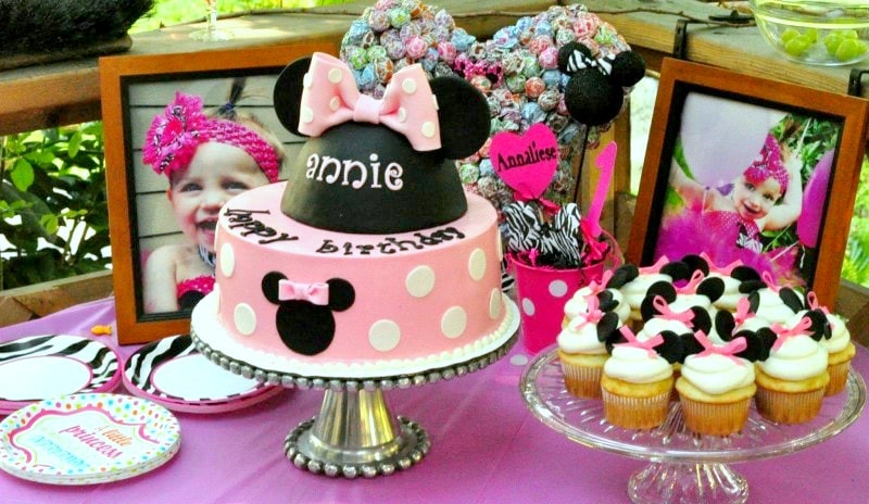 Minnie Mouse Birthday Cake Ideas (Credit: broughttoyoubymom)