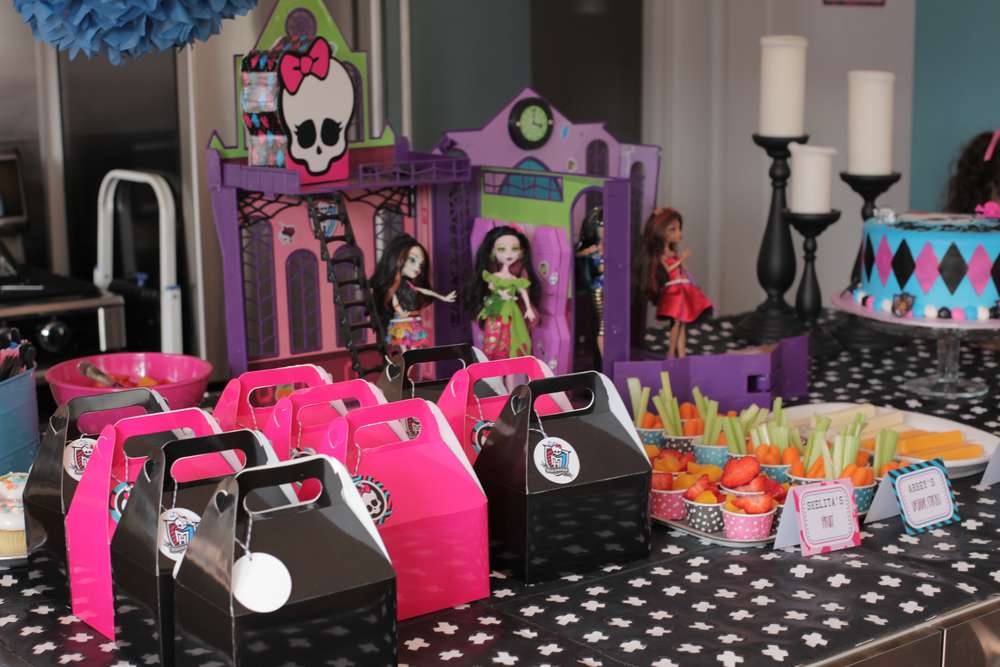 Monster High Party Favors (credit: catchmyparty)