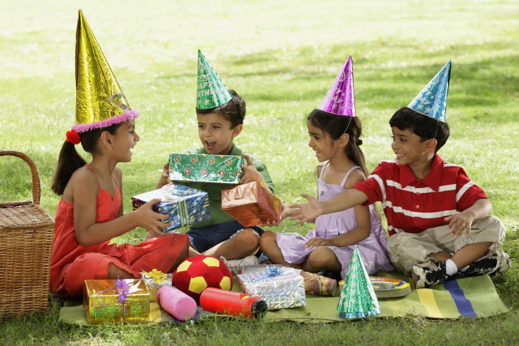 Outdoor Birthday Party Ideas (Credit: letsroam)