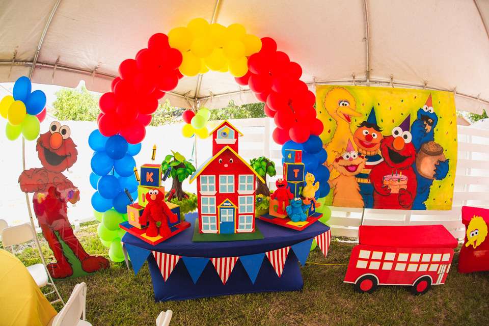 Sesame Street Birthday Party Decoration (Credit: Catch My Party)