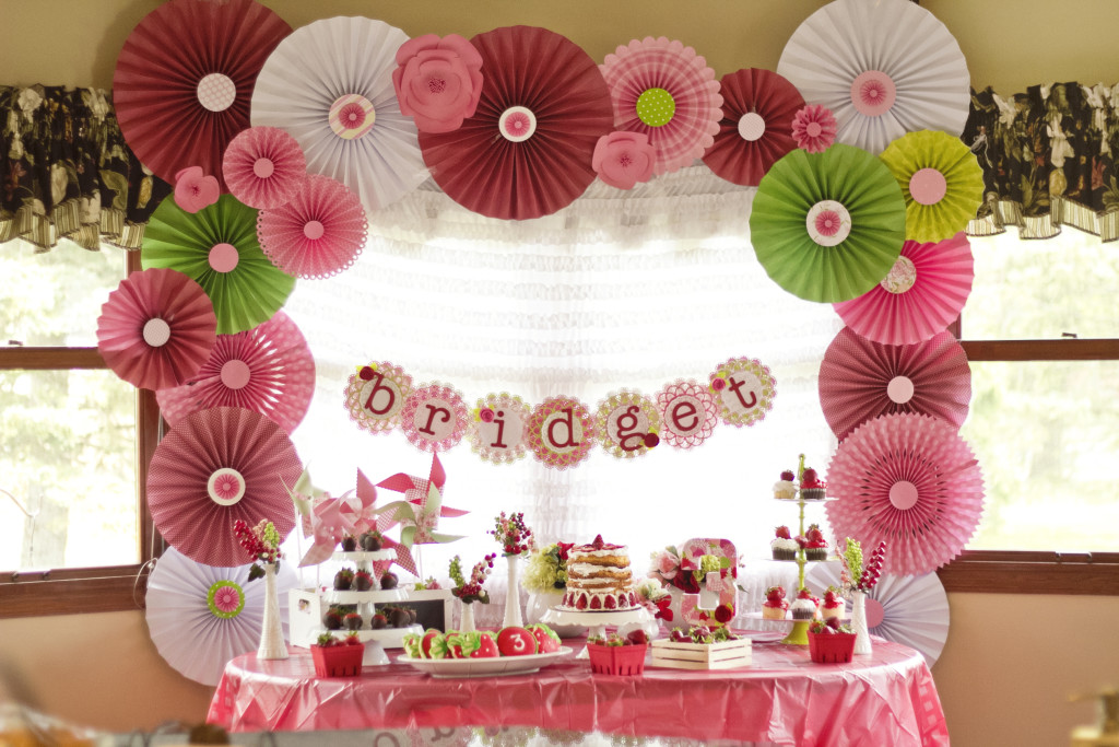Strawberry Shortcake Party Decorations (Credit: projectnursery)