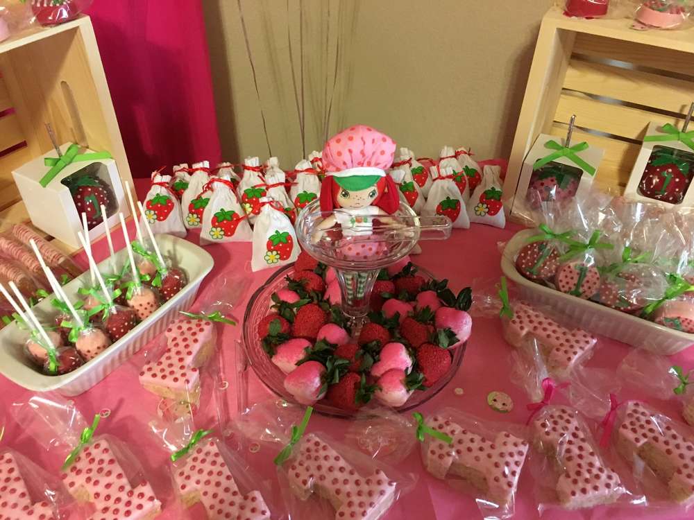 Strawberry Shortcake Party Favors (Credit: Catch My Party)