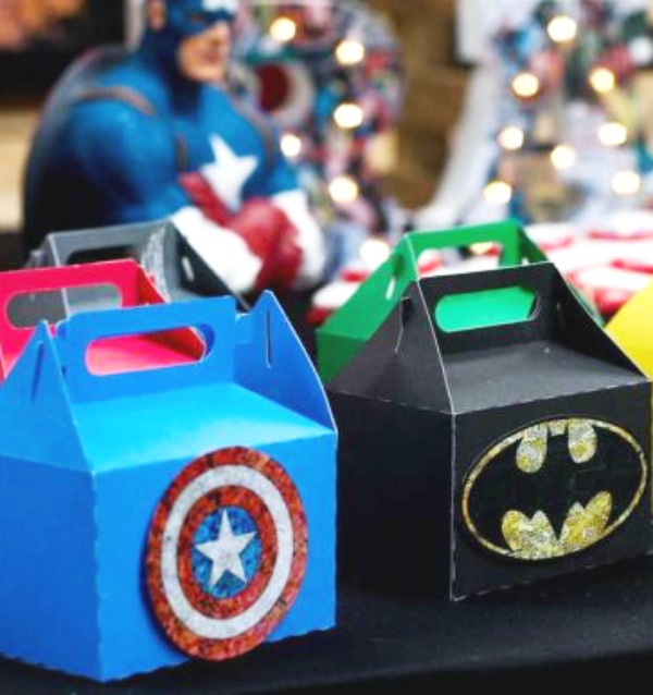 Superhero Party Favors (Credit: catchmyparty)