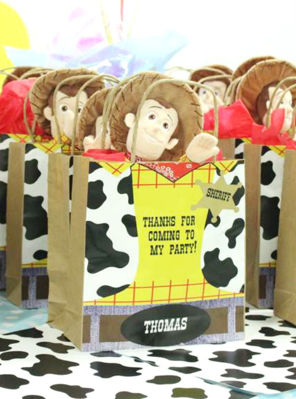 Toy Story Birthday Party Favors (Credit: catchmyparty)
