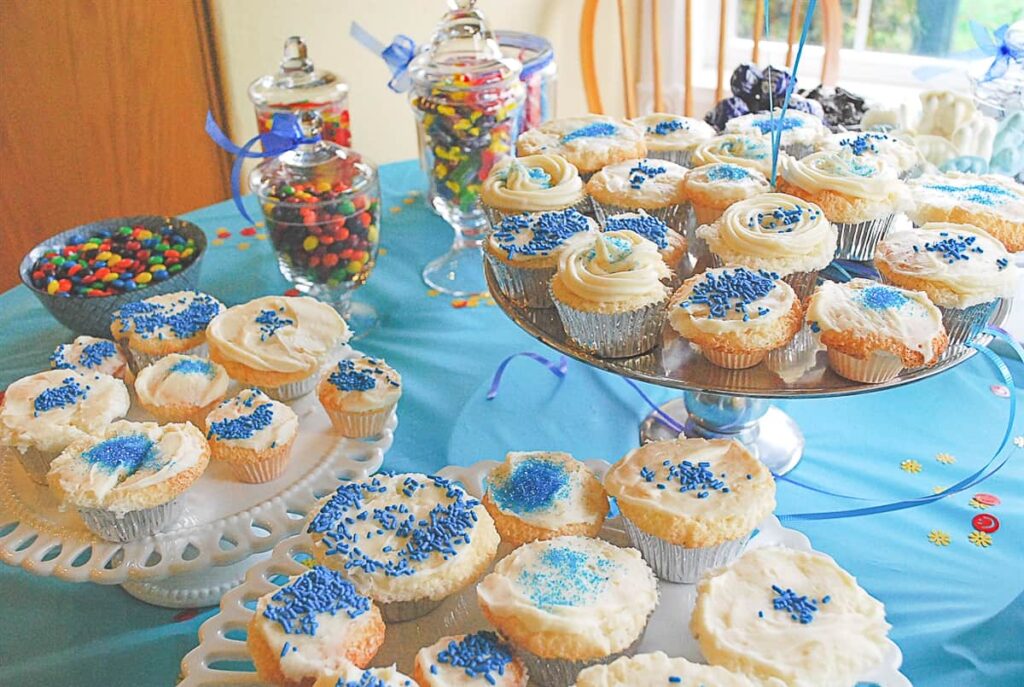 Tween Birthday Party Sweet Treats (Credit: yourhomebasedmom)