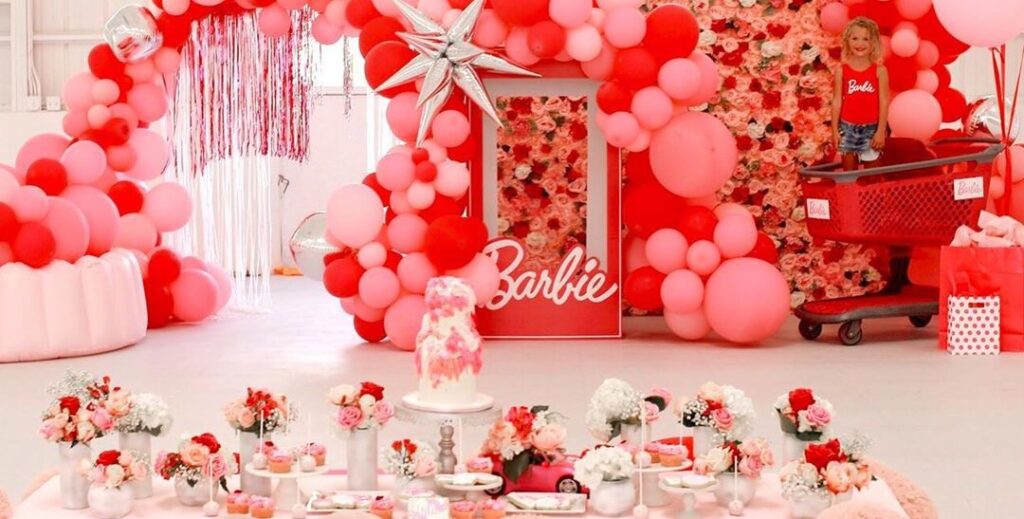 Barbie Party Decorations (Credit: confettifair)