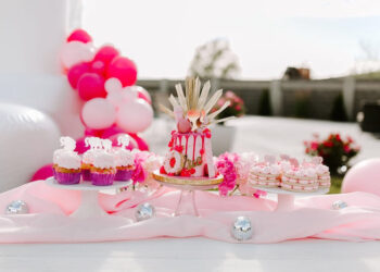 Barbie Party Sweet Treats (Credit: karaspartyideas)