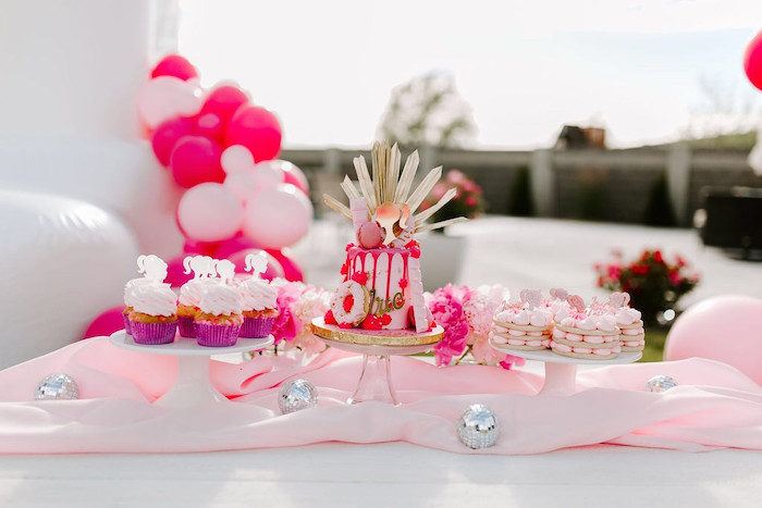 Barbie Party Sweet Treats (Credit: karaspartyideas)