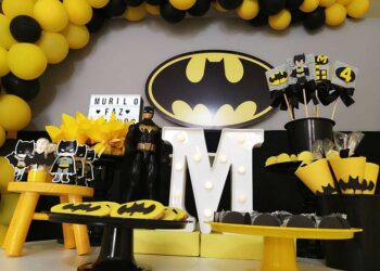 Batman Party Treats (Credit: catchmyparty)