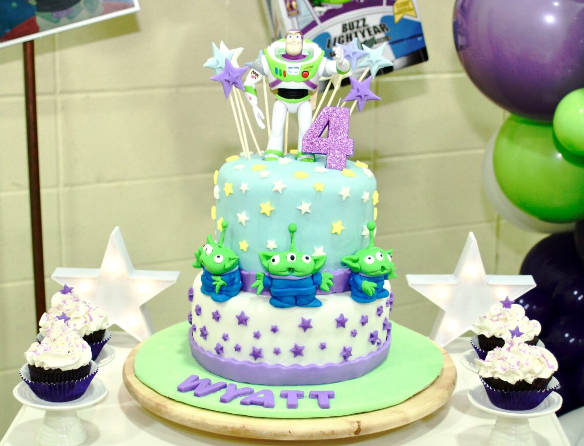 Buzz Lightyear Birthday Cakes (Credit: kariskelton)