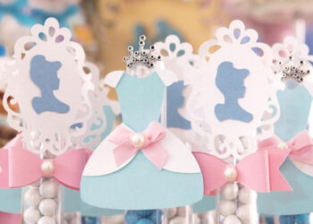Cinderella Party Centerpieces (Credit: karaspartyideas)