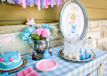 Cinderella Party Dessert Table (Credit: entertaininglife)
