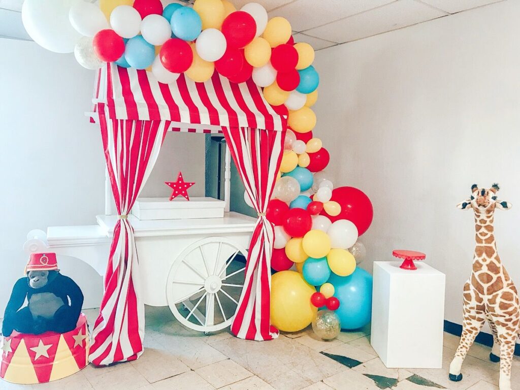 Circus Party Decorations (Credit: federagit)
