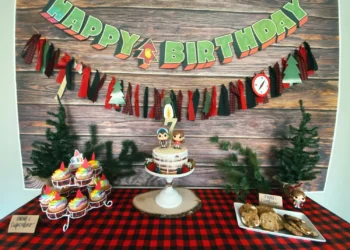 Gravity Falls Party Decorations (Credit: allyjeanblog)