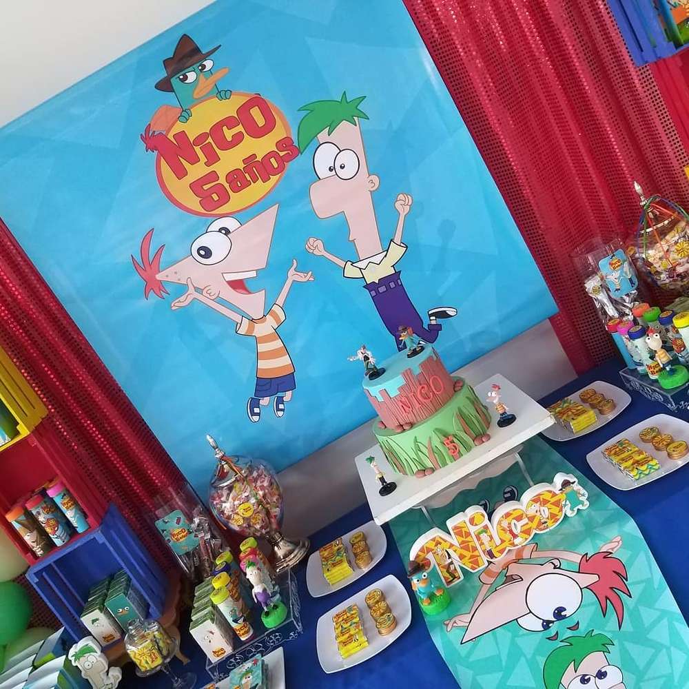 Phineas and Ferb Birthday Party Decoration (Credit: Catch My Party)