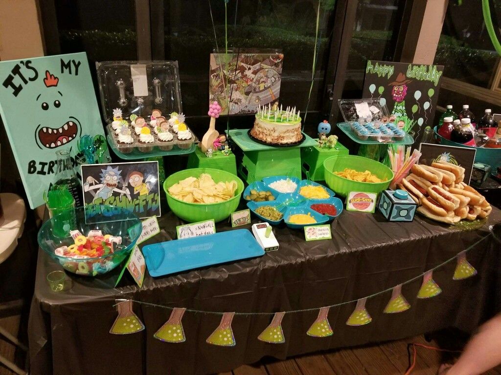 Rick and Morty Party Treats (Credit: Pinterest)