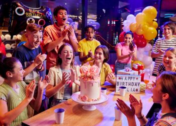 Teenage Birthday Party Ideas (Credit: zonebowling)