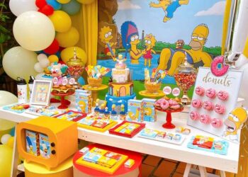 The Simpsons Party Decoration (Credit: catchmyparty)