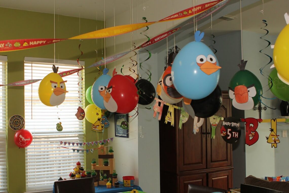 Angry Birds Party Decoration (Credit: jamesandjuliepaquette)