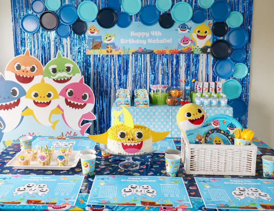 Baby Shark Party Decorations (Credit: catchmyparty)