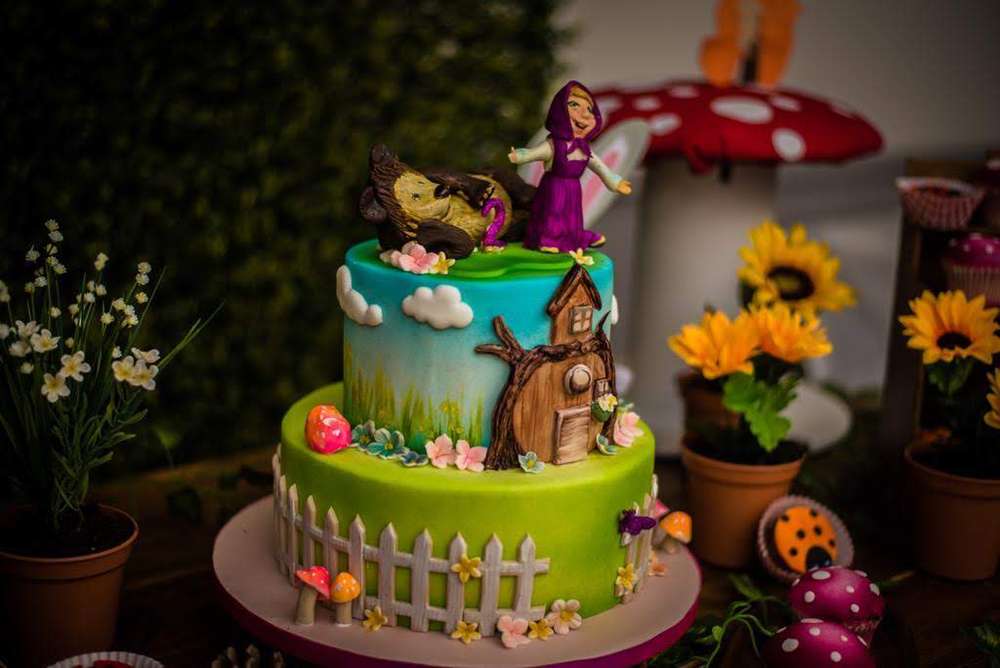 Masha and The Bear Party Cakes (Credit: Catch My Party)