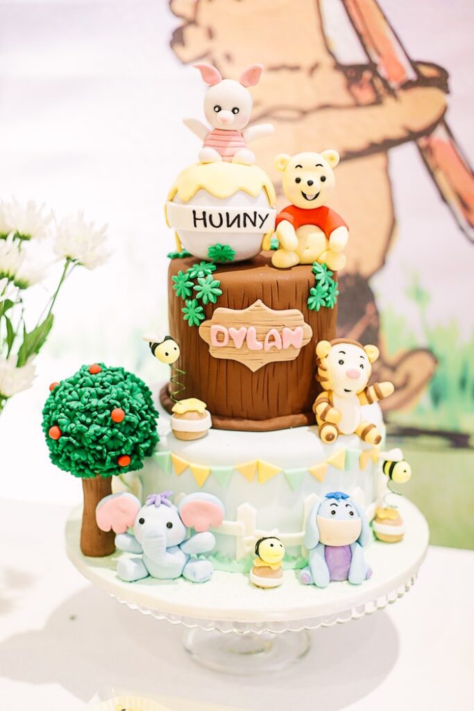 Winnie the Pooh Party Cakes (Credit: karaspartyideas)
