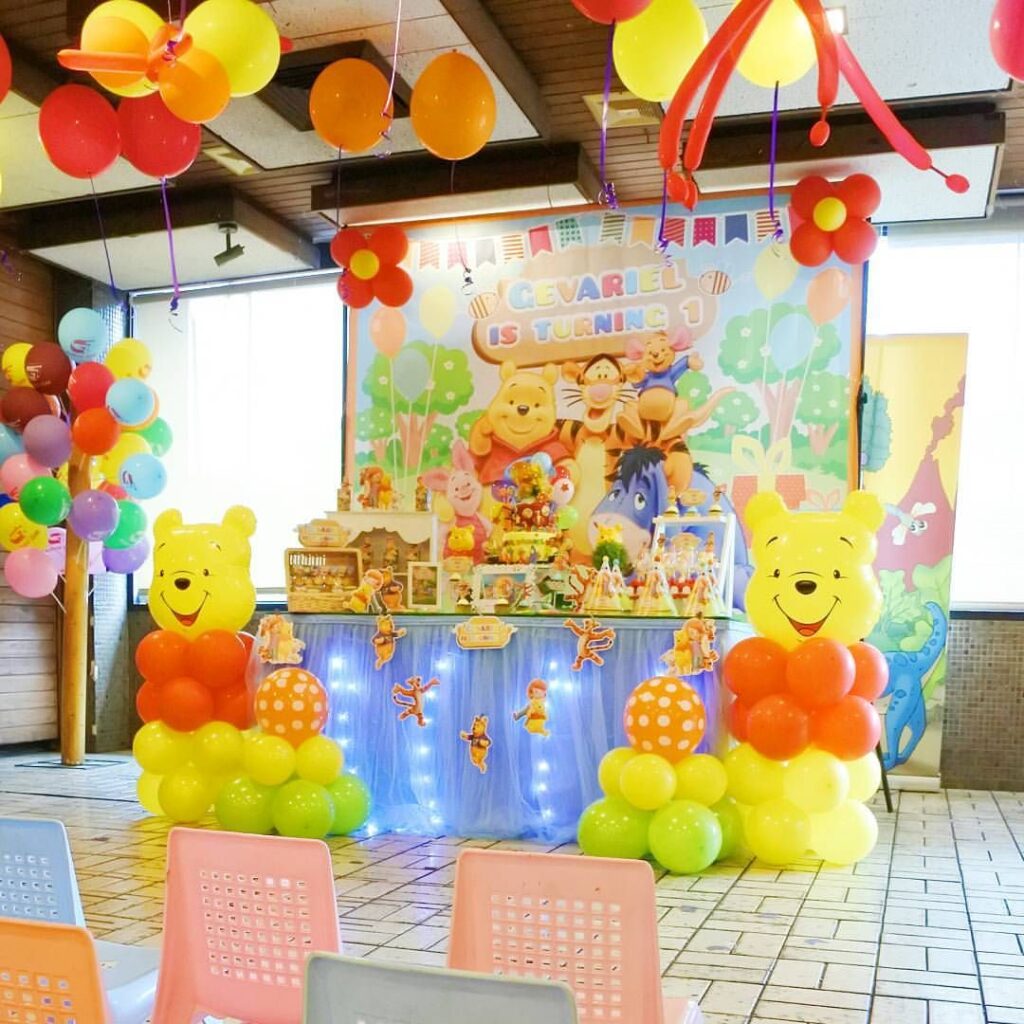 Winnie the Pooh Party Decoration (Credit: Pinterest)
