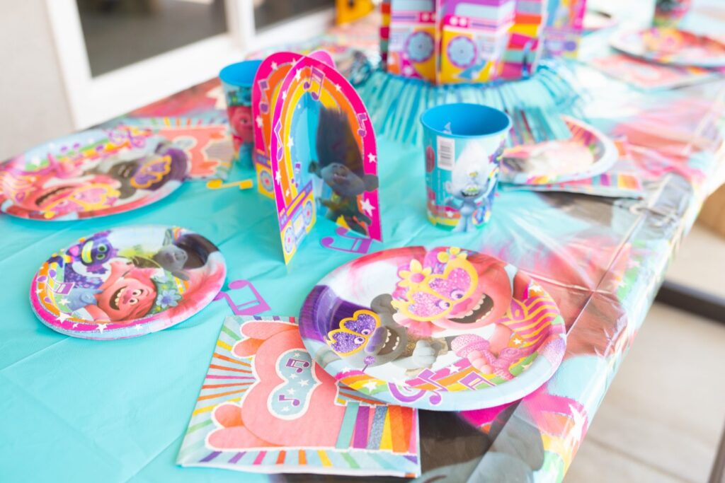 Trolls Birthday Table Setting