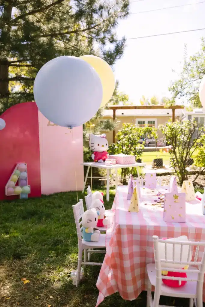 Hello Kitty Birthday Party Table Setting