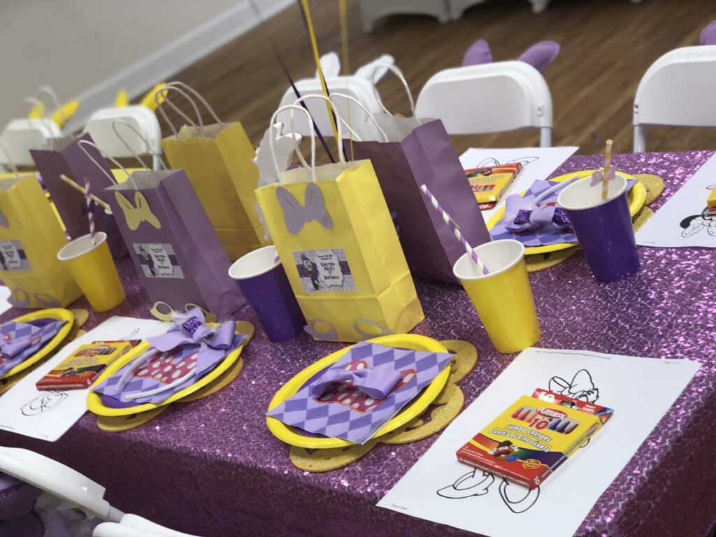 Daisy Duck Birthday Party Table Setting